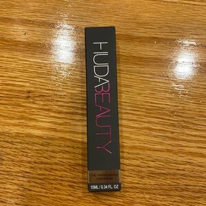 Brand new Huda Beauty “the overachiever concealer” Shade 10N Coconut Flakes